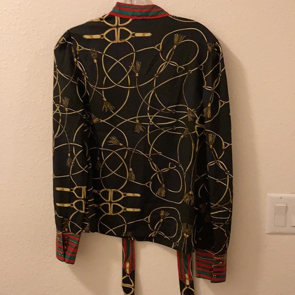 To level.  Pullover Blouse in Multicolor. - Picture 2 of 3